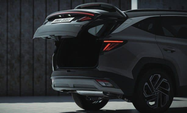 Smart powered tailgate